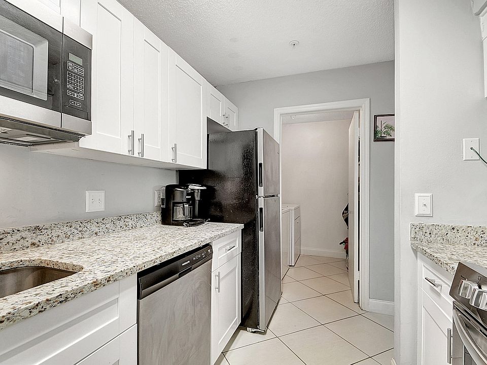 BOYNTON LANDINGS CONDOMINIUMS 2305 N Congress Ave Boynton Beach FL