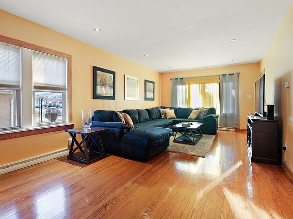3rd image of 9407 Sproat Ave