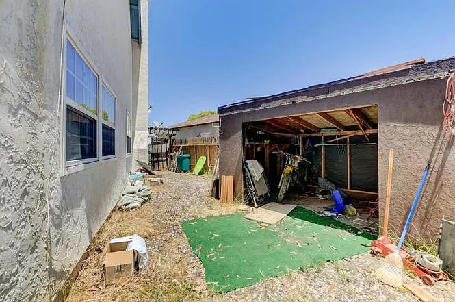 8113 Blythe Ct — Photo 23