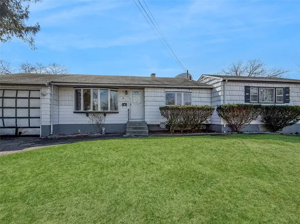 14 Morton Street, Brentwood, NY 11717