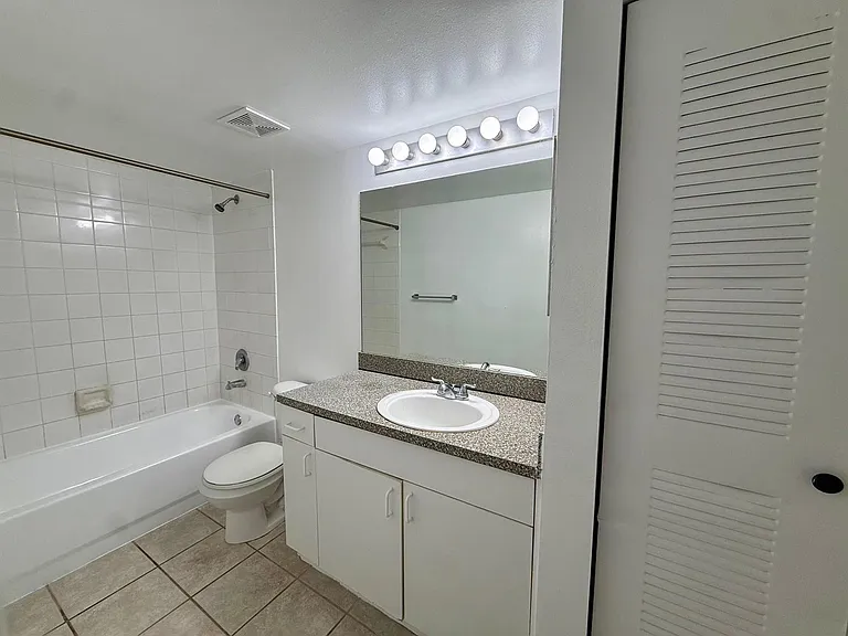5065 Wiles Rd #204 — Photo 5