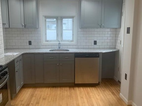 5th image of 2623 S Franklin St