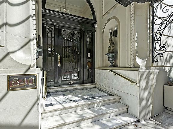 3rd image of 840 Powell St #402