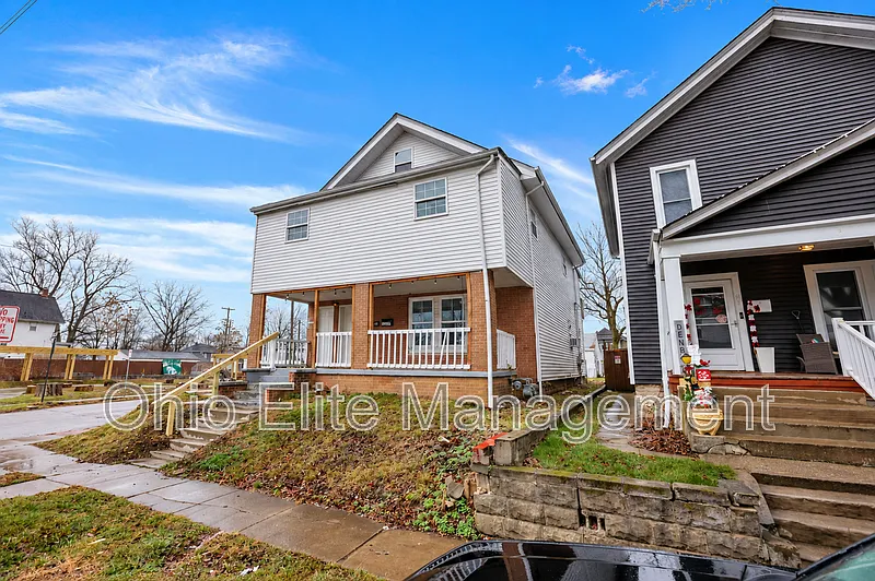 3 bed, 2.0 bath, 988 sqft, $1,260 — Photo 3