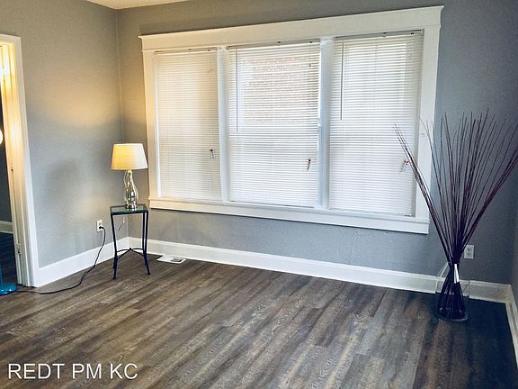 4th image of 135 N Lawn Ave APT 8
