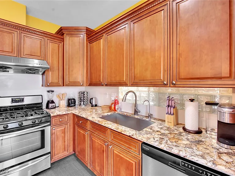 9677 Casper Peak Ct — Photo 14