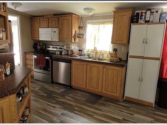 3rd image of 1761 Miller St