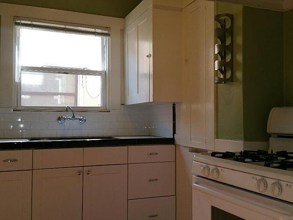 2nd image of 2219 1/2 J St