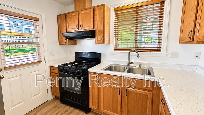 2 bed, 1.0 bath, 800 sqft, $2,995 — Photo 3