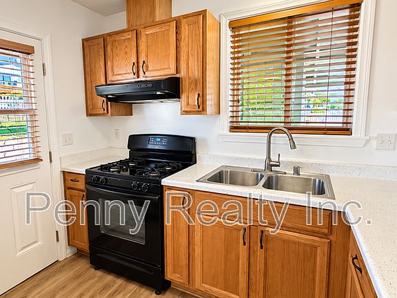 3rd image of 1842 Burton St