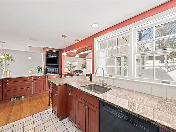 5th image of 109 Simonds Rd