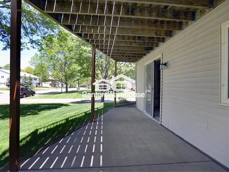 2323 Amberwood Dr — Photo 22