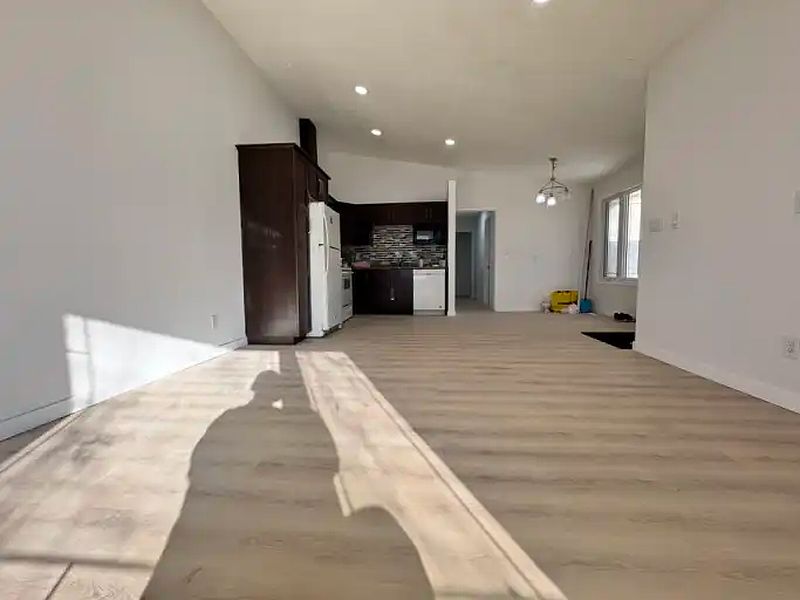 Winnipeg Apartment for rent - 3 Bedrooms — photo 9