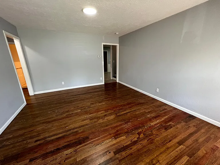 1322 Garfield Ave — Photo 2