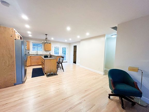 4th image of 205 Shelly Ridge Ln