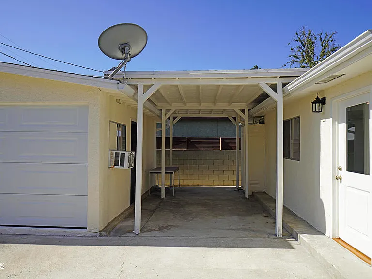 2938 Warwick Ave — Photo 13