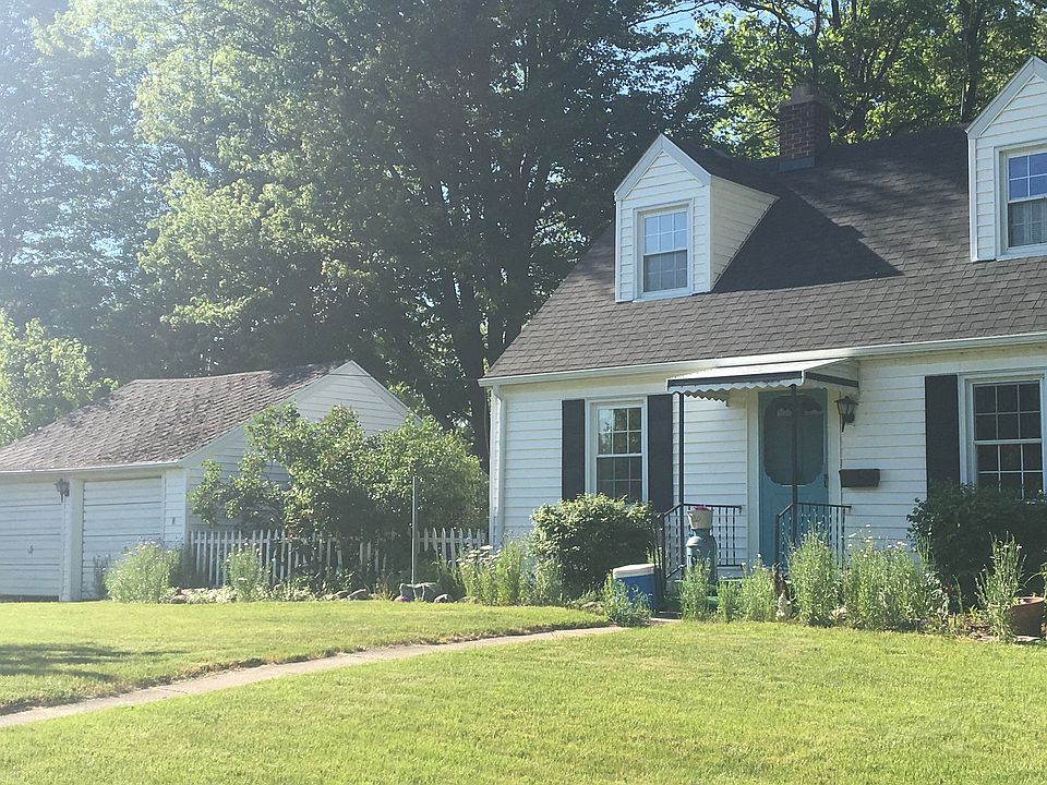 2nd image of 700 W Grand River Ave