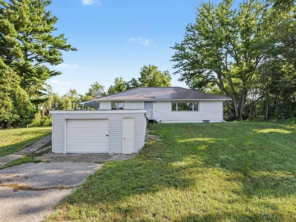 1582 Bakertown Rd, Buchanan, MI 49107