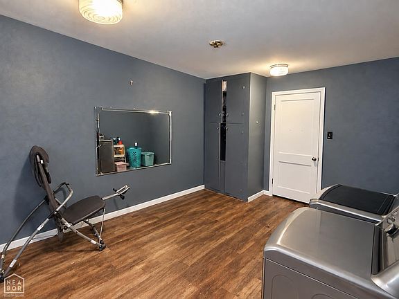 3rd image of 907 Sims Ave