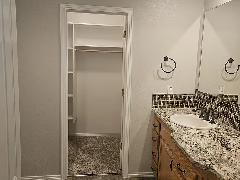13845 W Hartford Dr — Photo 15