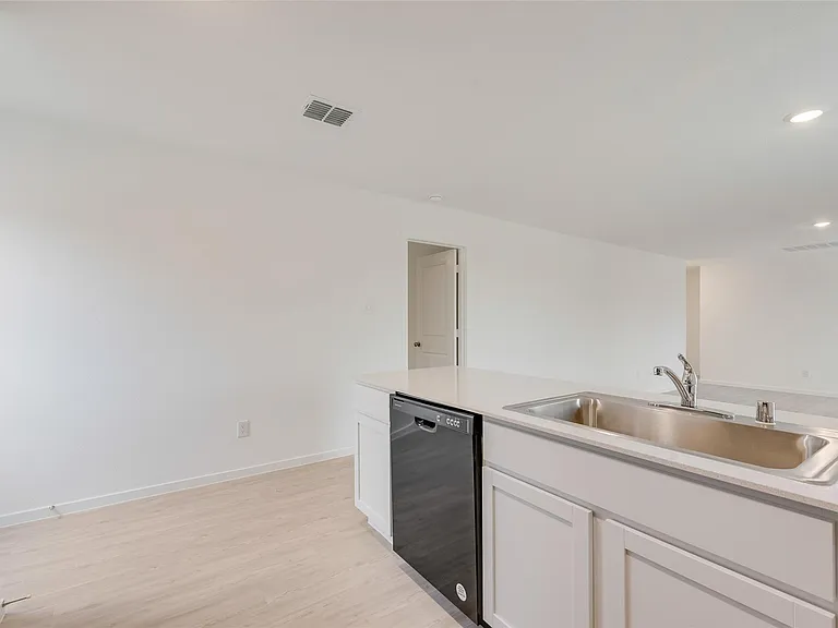 727 Ponderosa Ln — Photo 5