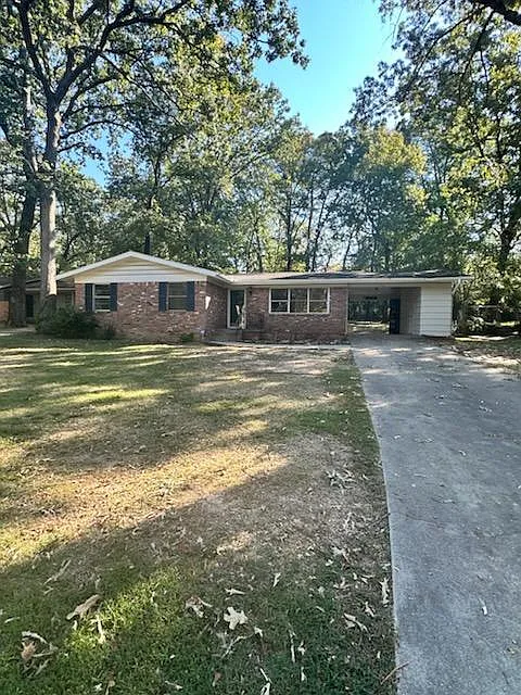 201 Hiawatha Dr