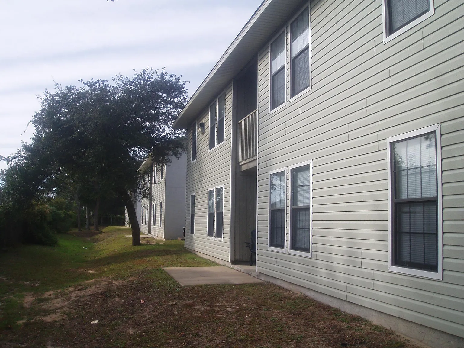 Oak Tree Park Apartments — Photo 3
