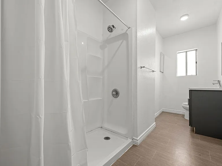 1280 W Jefferson Blvd — Photo 7