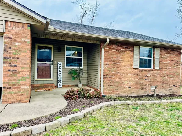 713 S Riviera Dr, Rogers, AR 72758