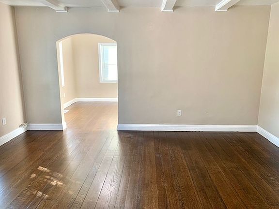 4th image of 800-804 East St