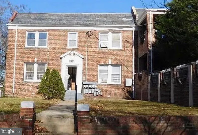 3 bed, 3108 sqft, $2,500 — Photo 2
