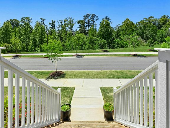 3rd image of 833 Abbyberry Dr