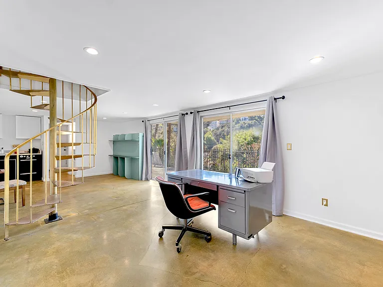3928 Fairway Ave — Photo 10