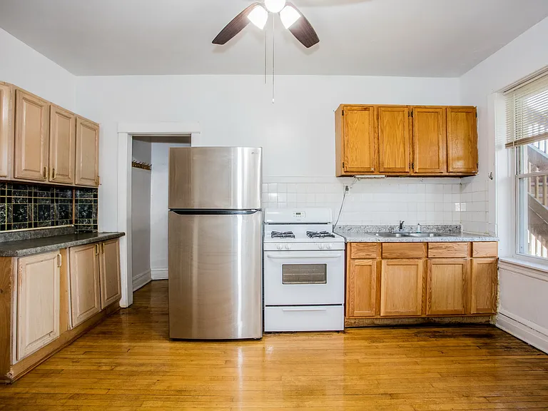 4636 W Barry Ave #1 — Photo 15
