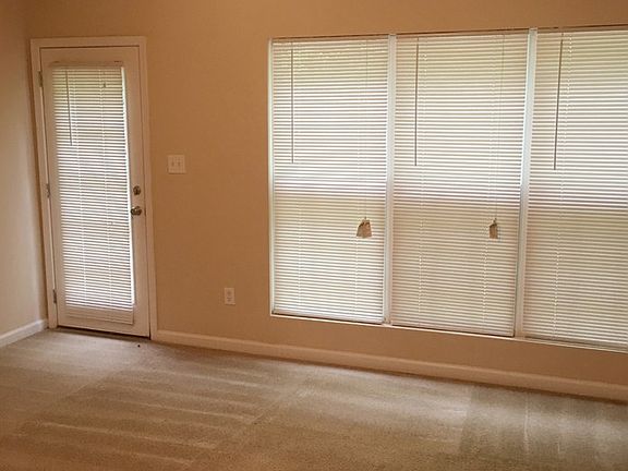 4th image of 4880 W Park Cir