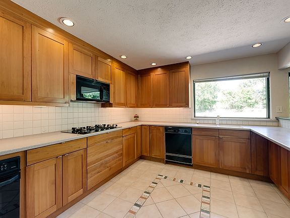 4th image of 312 Tanglewood Dr