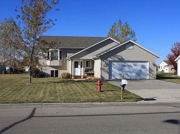 1119 Oakland Park Rd, Thief River Falls, MN 56701