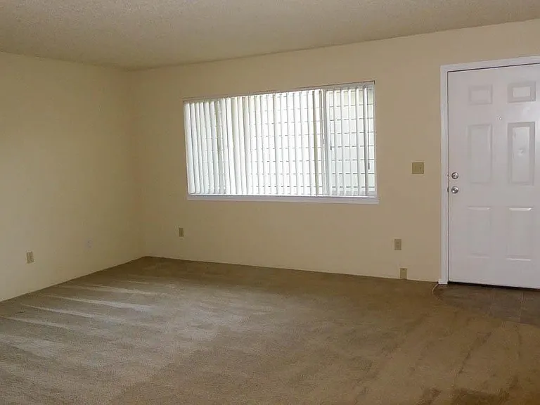 8858 SE Flavel St — Photo 5