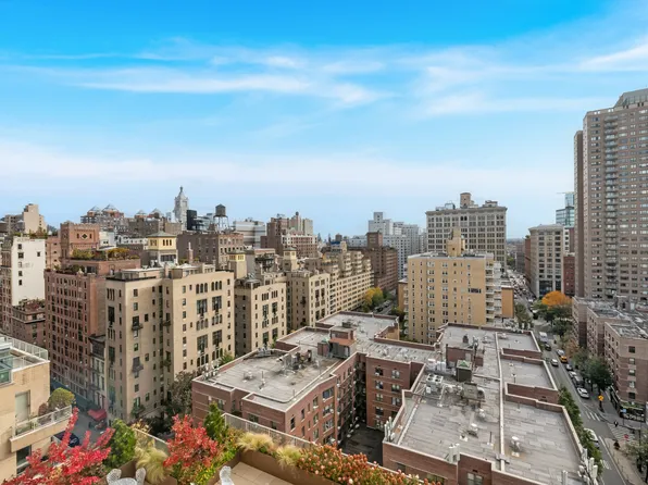 20 East 9th Street image 14 of 38