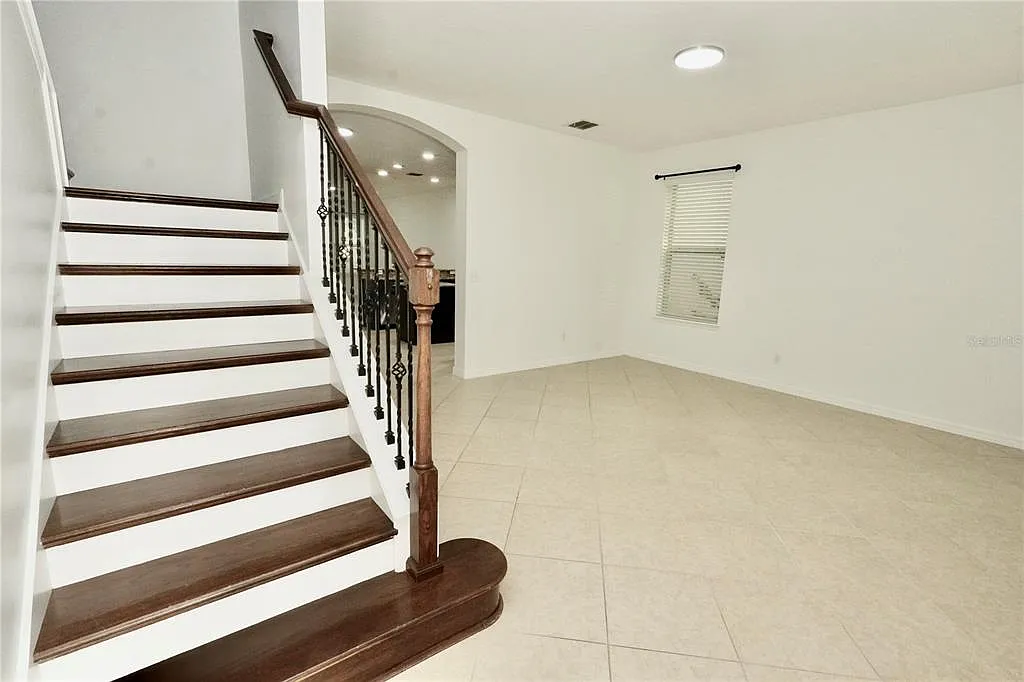 3 bed, 2.5 bath, 2139 sqft, $3,300 — Photo 3