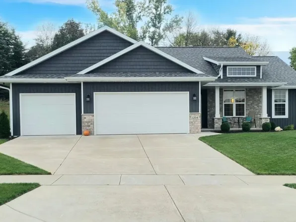 1354 Coral Reef Ln, Green Bay, WI 54313