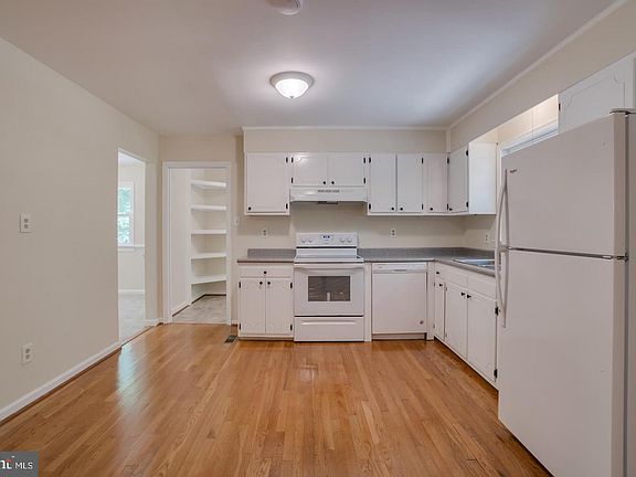 3rd image of 115 Brookewood Dr