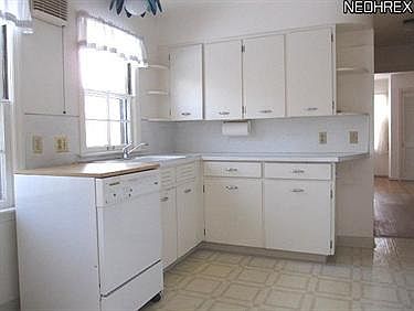 4th image of 561 Palisades Dr