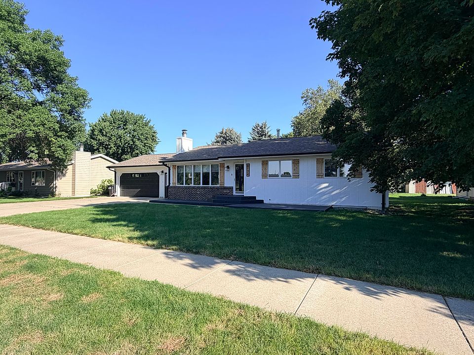 1st image of 1124 E 11th Ave