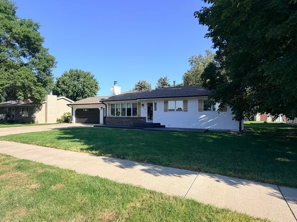 1124 E 11th Ave, Mitchell, SD 57301