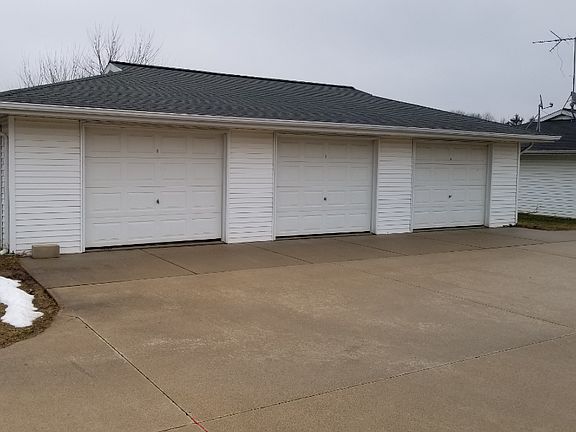4th image of 1112 Oakview Dr