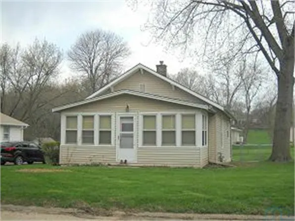 3437 Dupont St, Sioux City, IA 51104