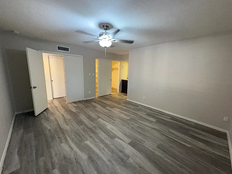 5630 W Vogel Ave — Photo 7