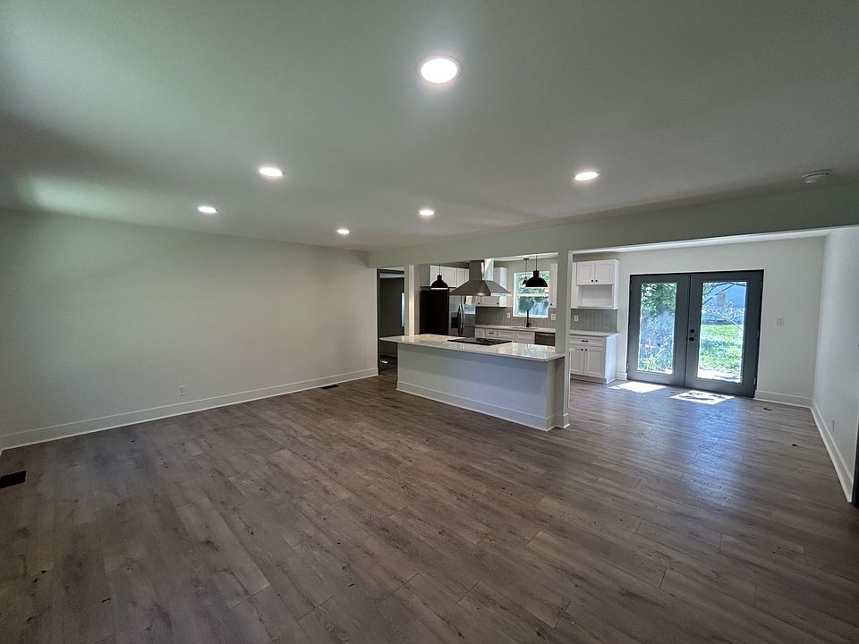 1st image of 1783 Warfield Dr