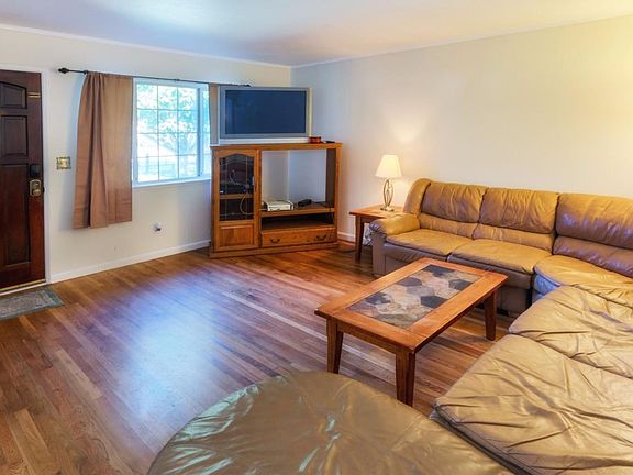 2nd image of 2060 Sequoia Dr